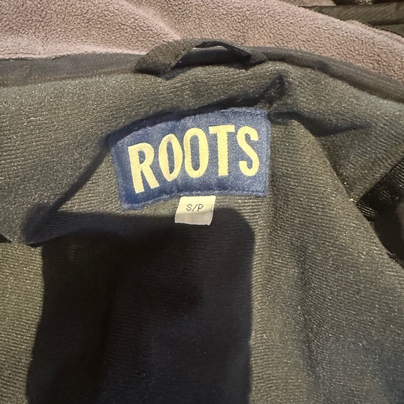 Roots Canada Black and Pink Ski Jacket, Woman’s size small. - Picture 5 of 6